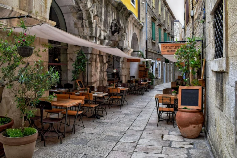 How to Create an Outdoor Dining Area You’ll Use Every Weekend