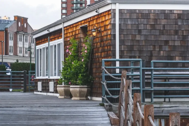 How to Use Planters to Add Color to Your Outdoor Space